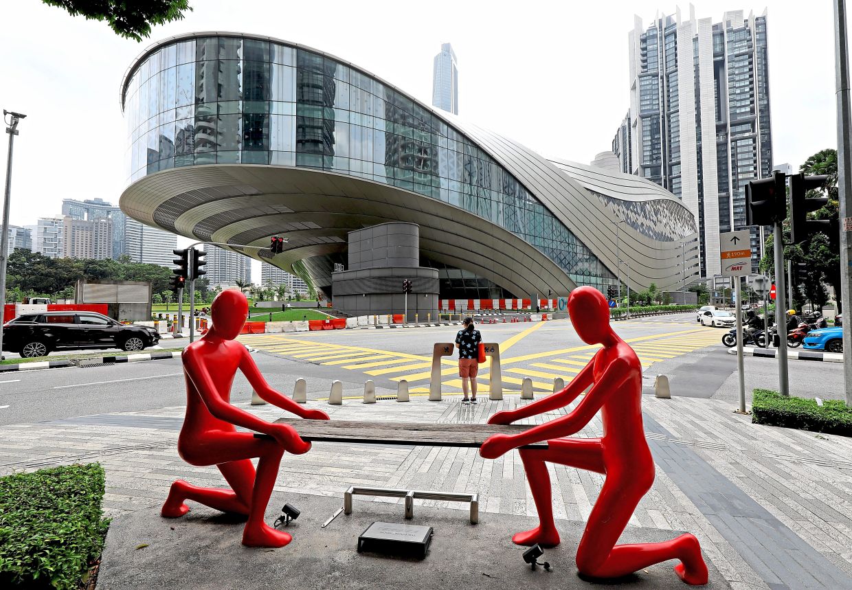 Galeri PETRONAS Opens 'The First Glimpse' at Ombak KLCC: A New Home for Malaysian Art