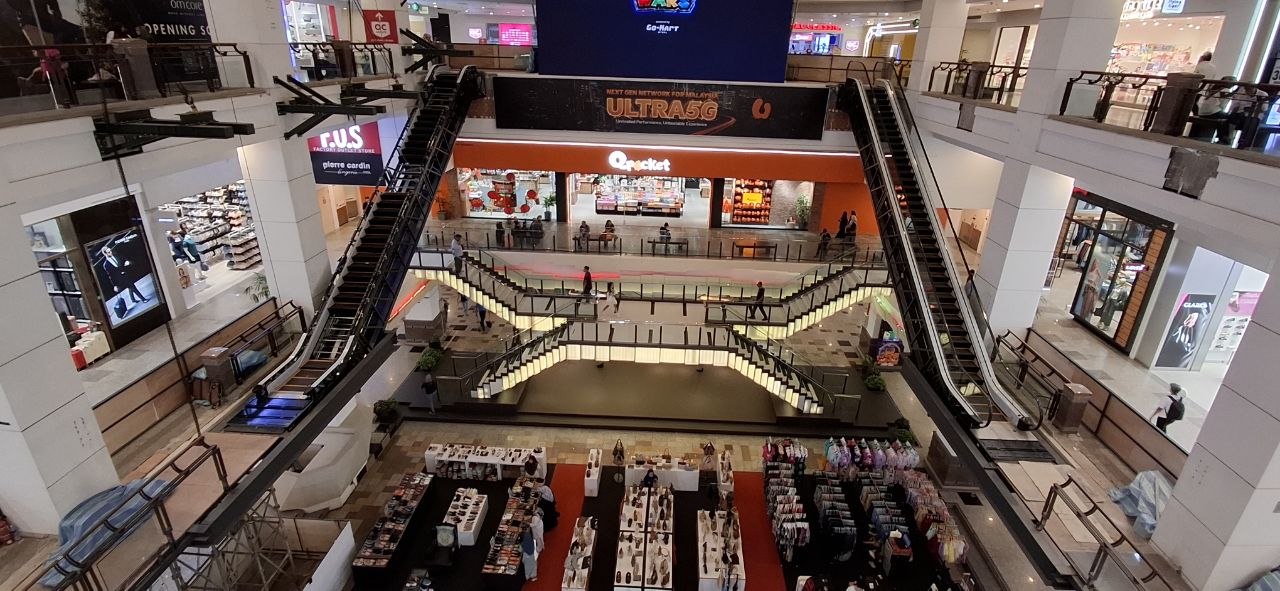 Shoppers in a neighbouring KLCC mall atrium on Ombak KLCC opening day